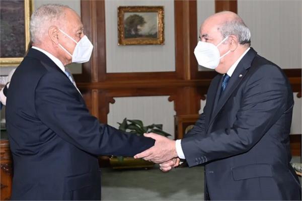 الرئيس الجزائري عبدالمجيد تبون والأمين العام للجامعة العربية أحمد أبو الغيط