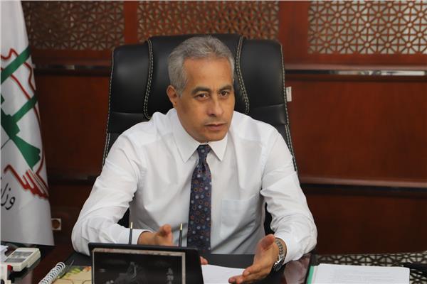 حسن شحاتة وزير القوى العاملة
