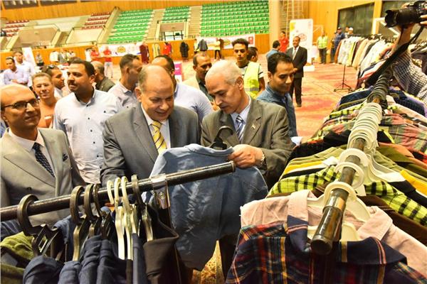 محافظ أسيوط ورئيس جامعتها يشهدان إنطلاق أعمال مبادرة "دكان الفرحة" 