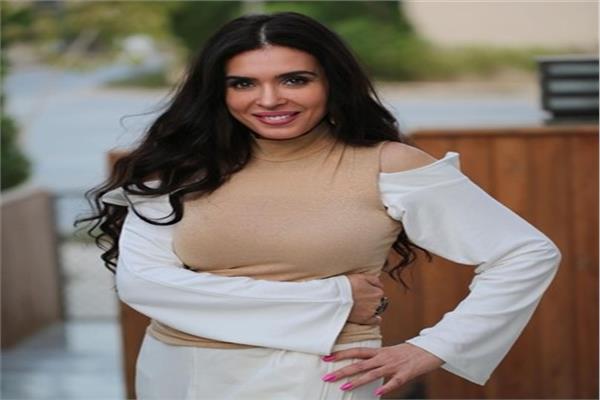 الراقصة دينا