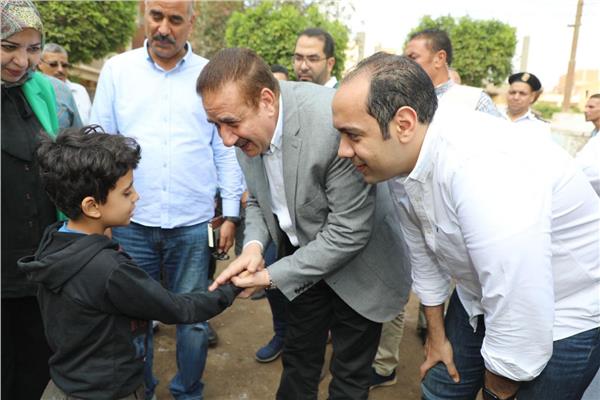 محافظ المنوفية خلال جولته في مدرسة النجاح الابتدائية