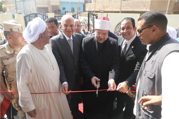 وزير الأوقاف ومحافظ الجيزة يفتتحان مسجد العتيق بالصف