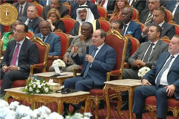 الرئيس السيسي خلال إطلاق الملتقى والمعرض الدولي الأول للصناعة