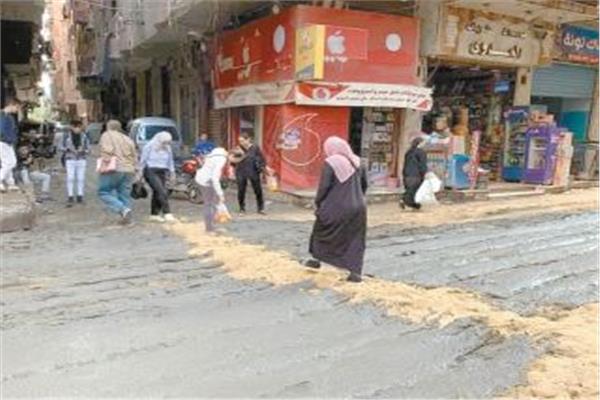  شوارع حى العجوزة تحولت إلى «برك من الطين»