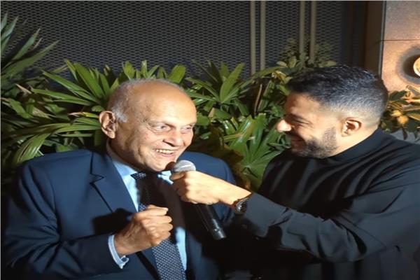 محمد حماقي ومجدي يعقوب يغنيان ارسم قلب وضحكة على الشبابيك