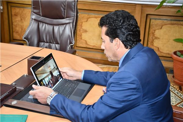 وزير الشباب والرياضة الدكتور أشرف صبحي