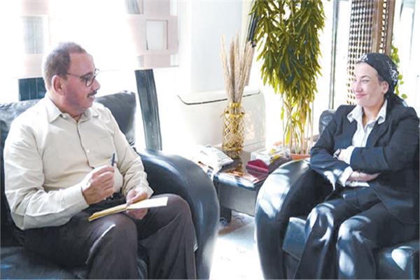 د. ياسمين فؤاد وزيرة البيئة خلال حوارها مع الأخبار