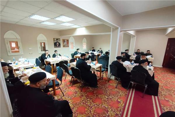 الأنبا مارتيروس يجتمع بمجمع كهنة شرق السكة الحديد