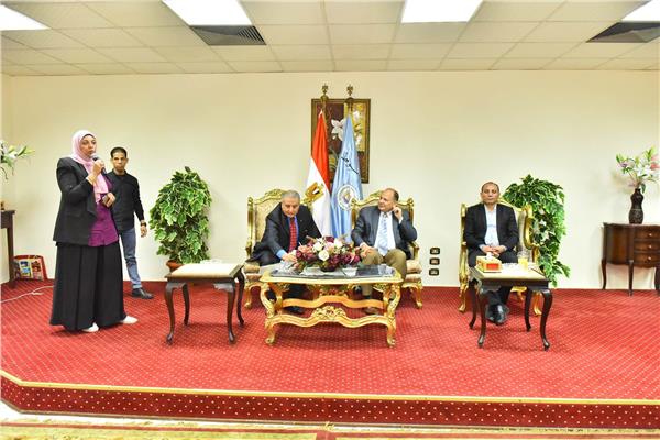 محافظ أسيوط والسفير رضا الطايفي يفتتحان فرع مكتبة مصر العامة