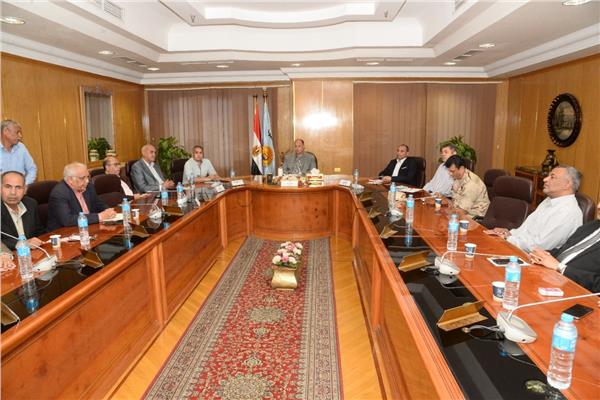 محافظ أسيوط يترأس اجتماع الأجهزة التنفيذية 