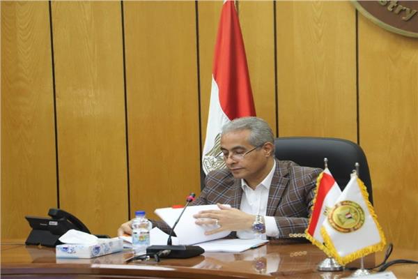 عادل عبد الفضيل  رئيس لجنة القوى العاملة