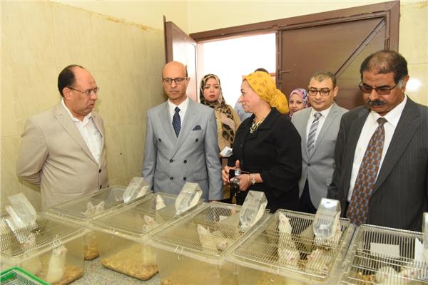 رئيس جامعة أسيوط يتفقد وحدة طب الأحياء المائية على الإعتماد الدولي