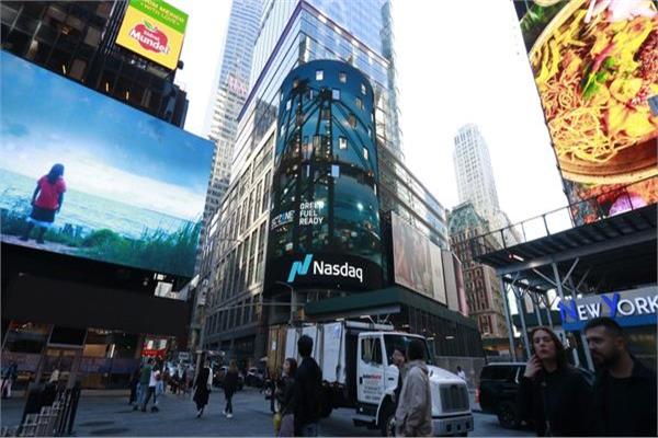 مشروعات المنطقة الاقتصادية لقناة السويس تزين واجهات مبنى بورصة ناسداك الأمريكية