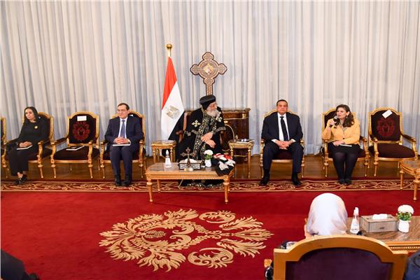 وزيرة الهجرة تشهد حفل توقيع كتاب "البابا تواضروس الثاني