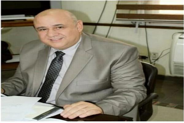  الدكتور أشرف خليل مدير المعهد