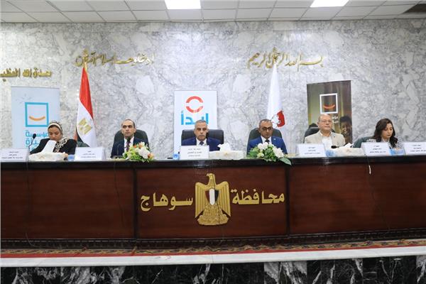 محافظ سوهاج يشهد حفل تخريج الدفعة الأولى من متدربي المبادرة الوطنية 