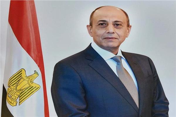  الفريق محمد عباس وزير الطيران المدنى