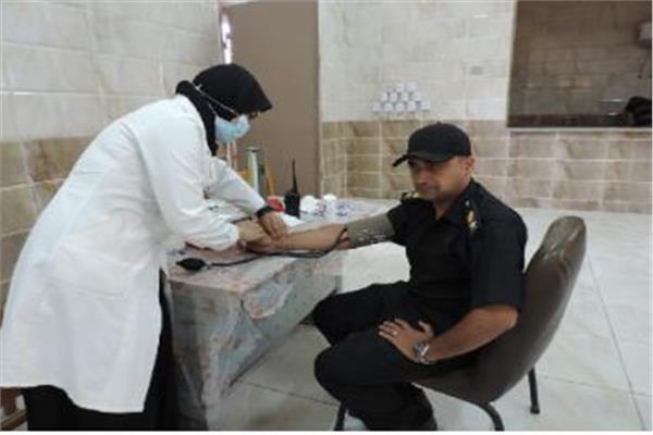 رجال الشرطة يتبرعون بدمائهم 