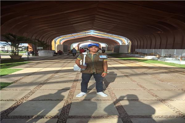 أحد الطلاب المشاركين بقمة المناخ بشرم الشيخ 