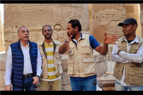 وزيري خلال تفقده مشروع ترميم صالة الأعمدة الكبري بالكرنك   