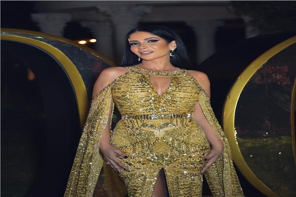 الفنانة منى زكى