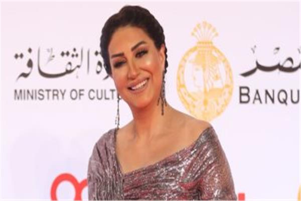 وفاء عامر