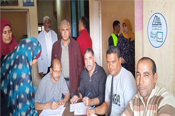 جامعة السادات تنظم قافلة طبية تخصصية بقرية مصطاي 