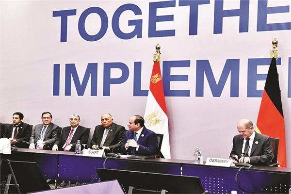 الرئيس يشارك فى مائدة مستديرة حول الاستثمار فى مستقبل الطاقة
