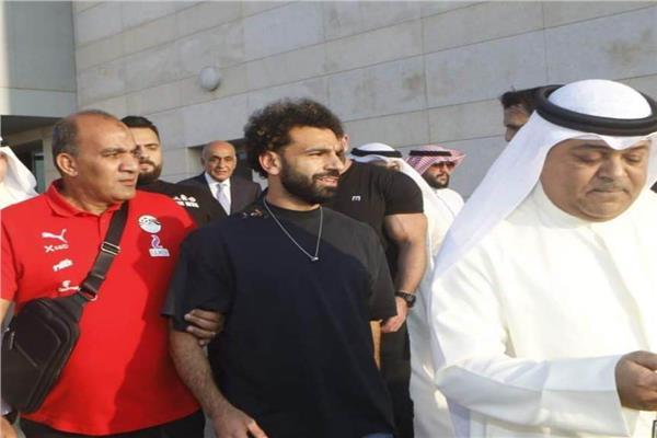 محمد صلاح يصل الكويت للانضمام الي معسكر منتخب مصر