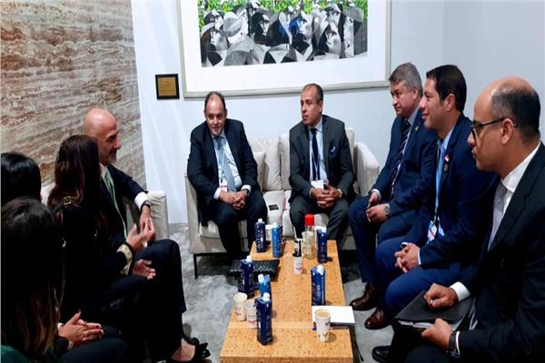 وزير التجارة خلال اللقاء