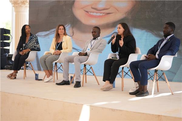 جلسة نقاشية بقمة المناخ حول التحديات في مواجهة التغيرات المناخية بأفريقيا