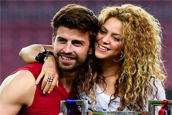 النجمة الكولومبية شاكيرا ولاعب كرة القدم الإسباني بيكيه 