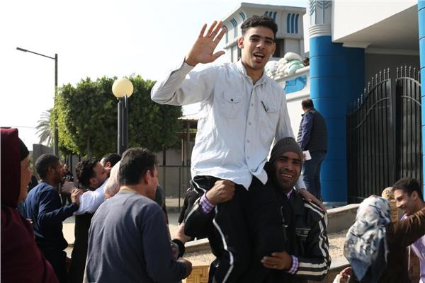 أحد المساجين المفرج عنهم