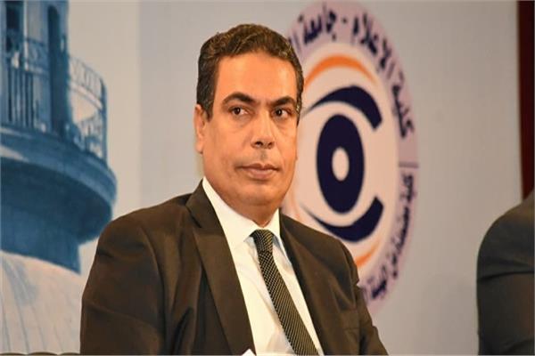  الدكتور عادل عبد الغفار