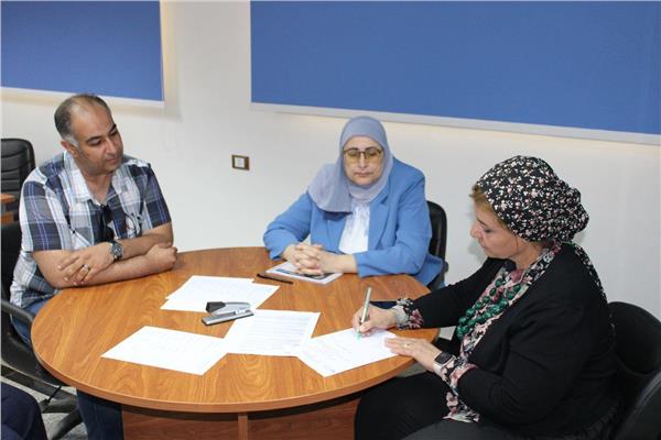 نائب رئيس جامعة أسيوط تتابع سير العمل بالمركز الجامعي للتطويرالمهني