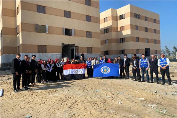 طلاب جامعة القناة في زيارة ميدانية للمشروعات القومية لمؤسسة "حياة كريمة " بالحسينية 