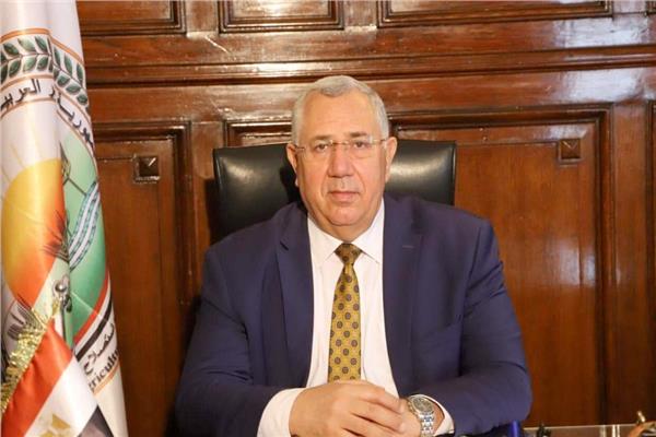 وزير الزراعة السيد القصير