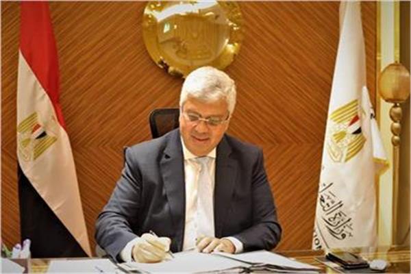  د. أيمن عاشور وزير التعليم العالي 