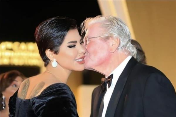 حسين فهمي وشمس الكويتية