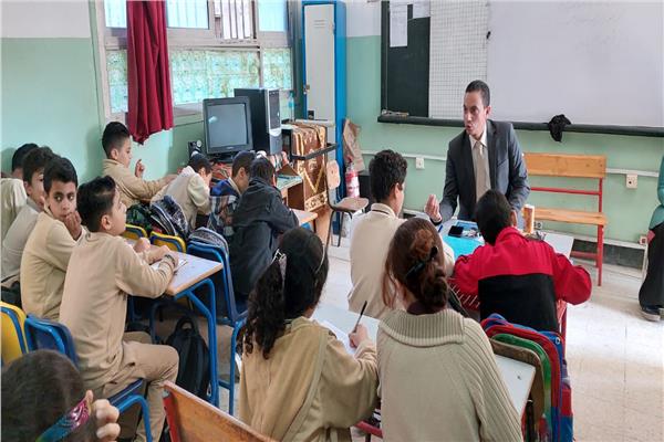 جانب من ندوات طلاب مدارس