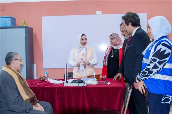 قافلة جامعة طنطا تقدم الرعاية الطبية لـ1198 حالة بزفتى
