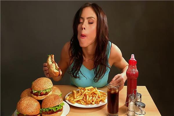 الوجبات السريعة تجلب الألم حتى للأصحاء
