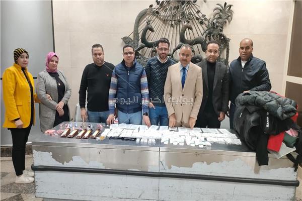 جمارك مطار سوهاج تضبط محاولة تهريب عبوات دوائية