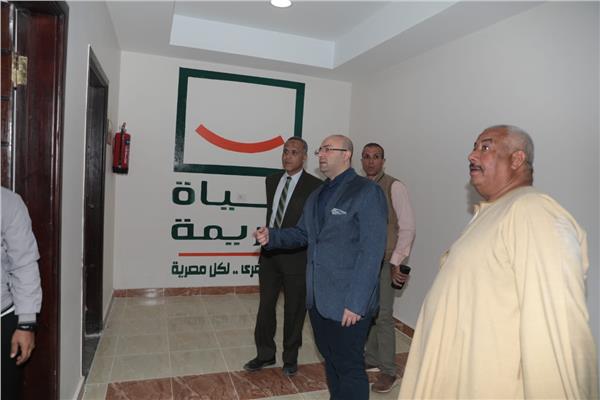 المحافظ يتفقد مشروعات حياة كريمة 
