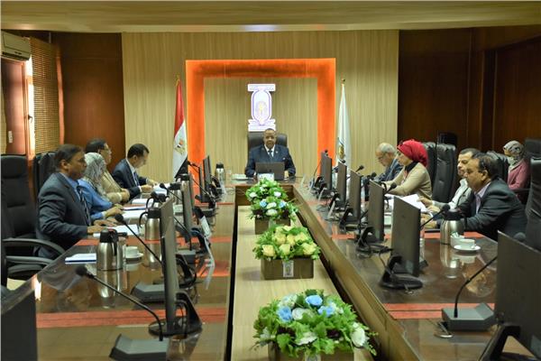 مجلس جامعة الأقصر يوافق على ترشيح عدد من الأساتذة لجوائز الدولة