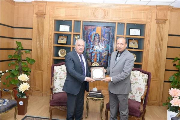 مدير مديرية القوي العاملة ورئيس الجامعة