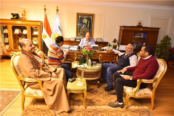 محافظ أسيوط يلتقي أعضاء مجلسي النواب والشيوخ