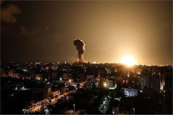 قصف موقعا للفصائل الفلسطينية في قطاع غزة   