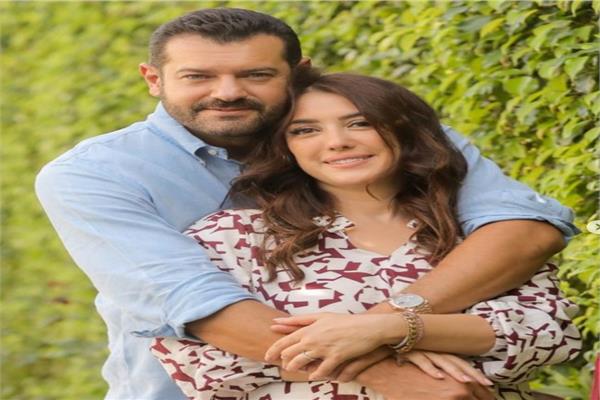 كندة علوش تغازل زوجها عمرو يوسف برسالة رومانسية