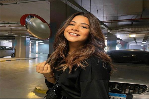  الفنانة بسنت حاتم
